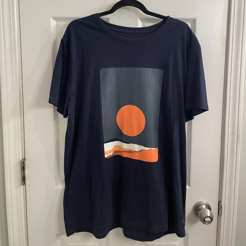Goodfellow & Co. Sun and Mountains Navy Men’s Graphic T-Shirt Size XL